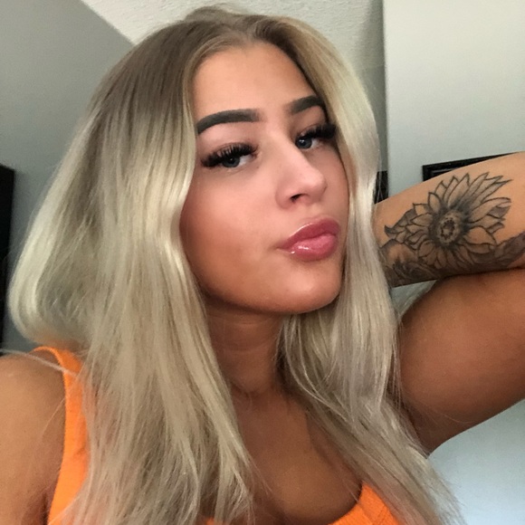 Meet your Posher, Emrielle - Picture 1 of 4